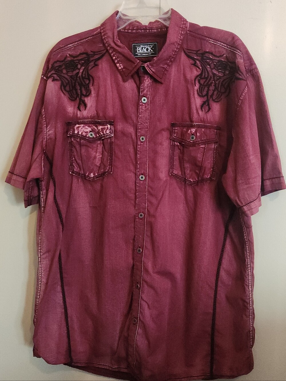 Buckle Athletic Fit Mens Short-Sleeve Button-up Shirt Burgundy & Black Stitching